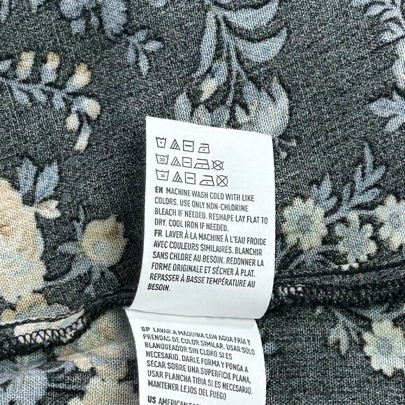 American Eagle Blouse Size Small Keyhole Neck Black Cream Floral Button Back Top - Picture 9 of 11